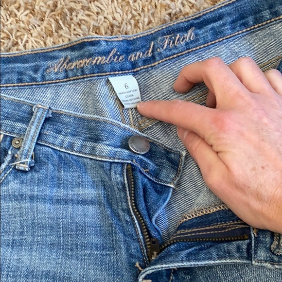 Abercrombie and Fitch Bermuda shorts - Picture 2 of 4